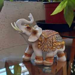 elefante grande blanco